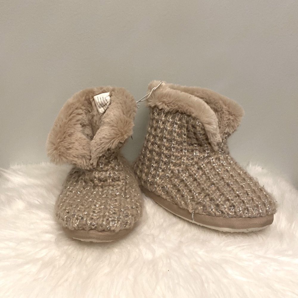 Aeropostale Beige Furry Knit Slippers